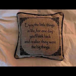 Cute throw pillow! Perfect on your sofa or the finishing touch on your bed.